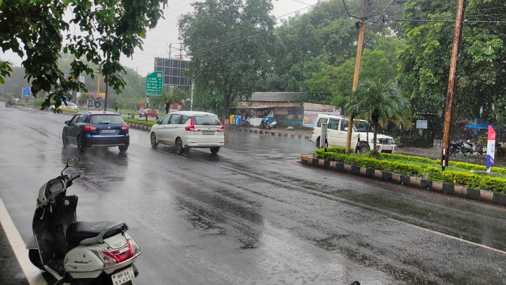 मौसम की करवट: 20 जिलों में बारिश, फसलें आड़ी, कृषि मंत्री बोले- जल्द होगा सर्वे