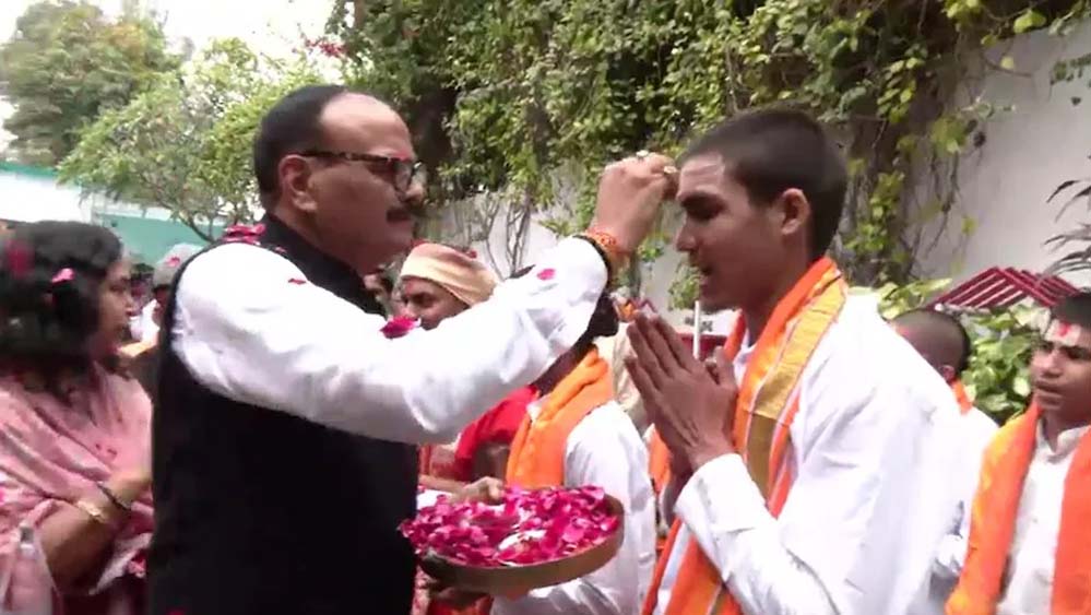 विवाद के माहौल में ब्रजेश पाठक का धर्मसम्मान कार्यक्रम, 101 बटुकों को बुलाकर किया अभिनंदन