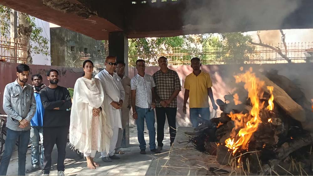 मानवीय मूल्यों को सशक्त बनाती ‘सेवा एक नई पहल’, अंतिम संस्कार में निभाया नेक कर्तव्य