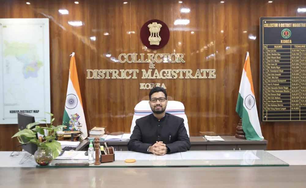 योजनाओं की प्रगति में तेजी लाएं: कलेक्टर विनय कुमार लंगेह