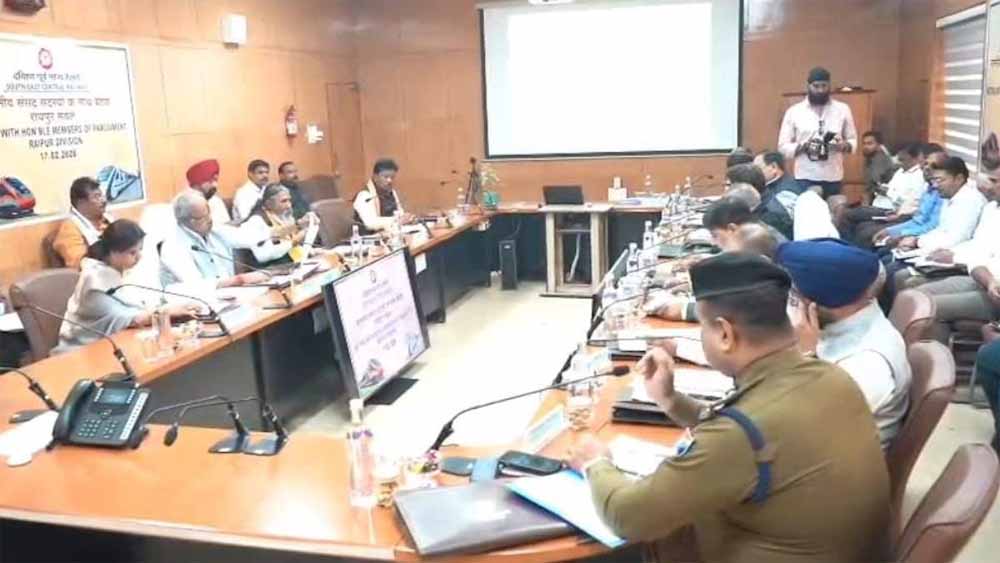 रायपुर–दुर्ग स्टेशन विकास कार्य की सुस्त प्रगति पर उठे सवाल, जीएम तरुण प्रकाश से सांसदों की दो-टूक