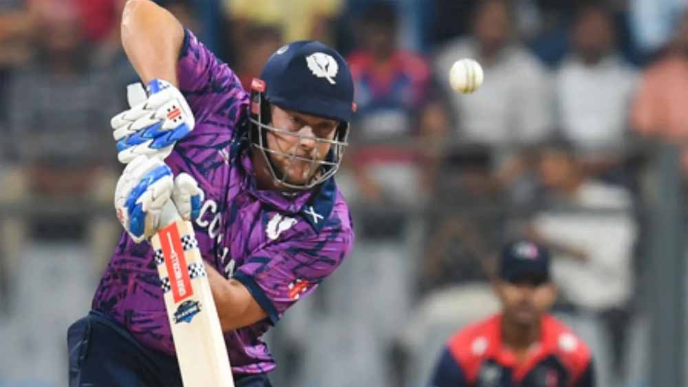 हेलमेट फेंकने की घटना पर ICC सख्त, जॉर्ज मुन्से को मिली फटकार