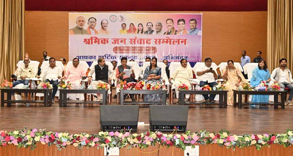 राजस्व मंत्री वर्मा बोले – श्रम विभाग की कल्याणकारी योजनाओं का अधिक से अधिक लाभ लेने श्रमिक भाई -बहन बनें जागरू