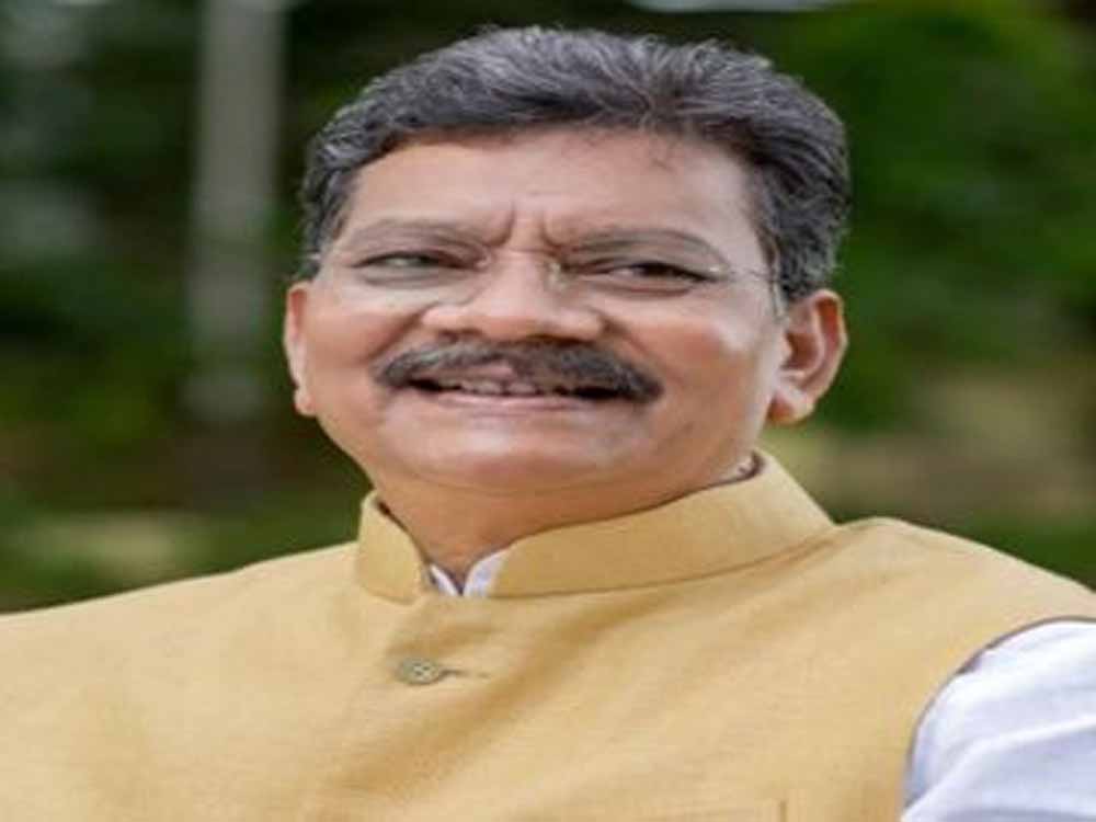 सियासी घमासान तेज़: बजट को लेकर चरणदास महंत ने सरकार पर साधा निशाना