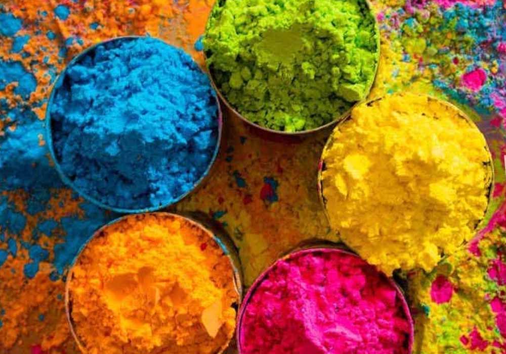 होली पर रंग लाएगा आत्मनिर्भर प्रयास: कबीरधाम की महिलाओं ने तैयार किया हर्बल गुलाल