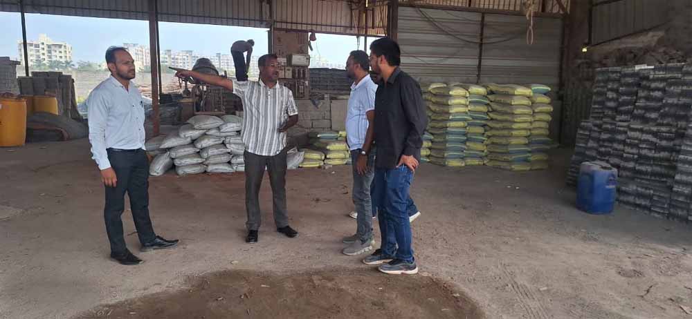 कर बकाया पर कड़ी कार्रवाई, नगर निगम ने दुकानों व परिसरों पर लगाए ताले