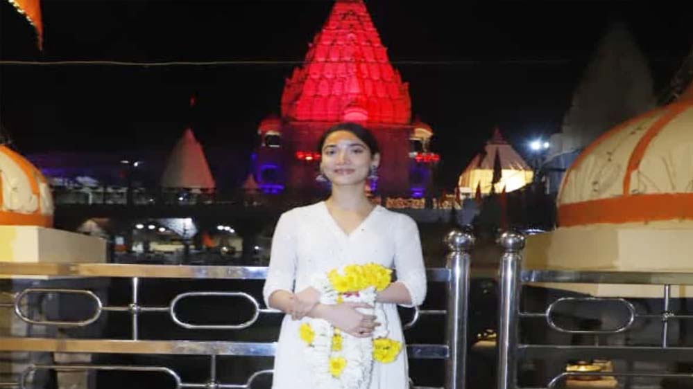 मेधा शंकर की महाकाल मंदिर में दो घंटे की शिव आराधना, श्रद्धालुओं में बढ़ी उत्सुकता