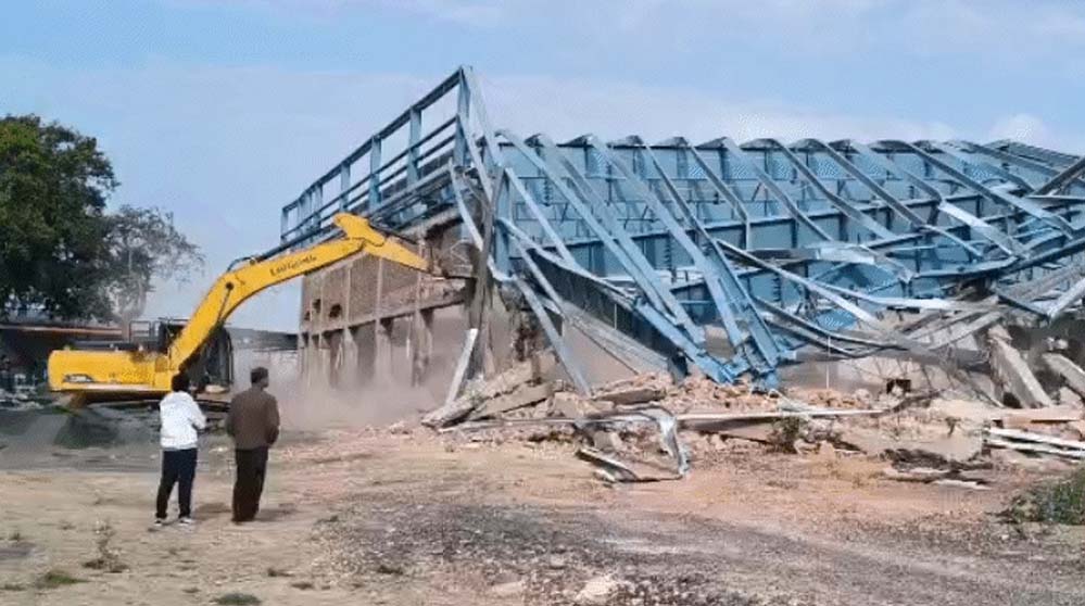 उज्जैन में शंकराचार्य मठ पर बुलडोजर चला, सिंहस्थ 2028 से पहले अतिक्रमण हटाने के लिए धर्मशालाएं भी तोड़ी जा रही