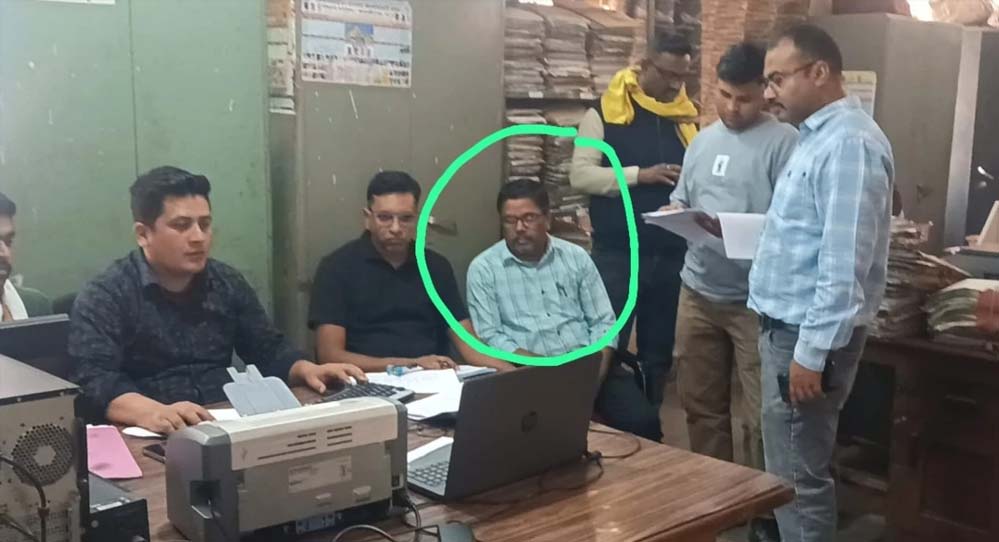 कटनी में भ्रष्टाचार पर शिकंजा, जिला पंचायत लिपिक रिश्वत लेते हुए गिरफ्तार