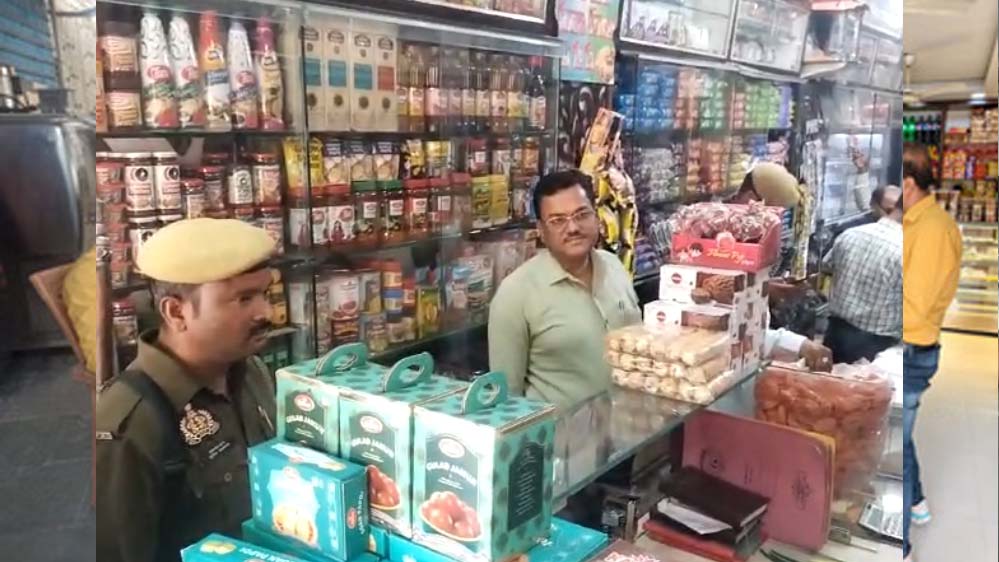 इंदौर में मिठाई और नमकीन की दुकानों पर बड़ी कार्रवाई, 11 प्रतिष्ठानों पर छापे और 37 नमूने एकत्रित