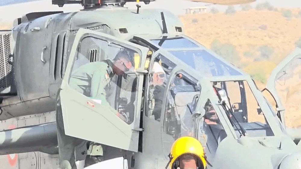 फाइटर हेलिकॉप्टर उड़ान में इतिहास रचने वाली राष्ट्रपति मुर्मू, कॉकपिट से सैनिकों को भेजा खास संदेश