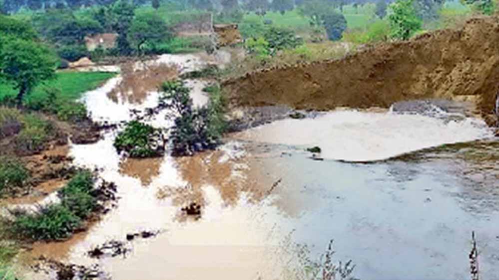 बरगी बांध में लीक से 6 गांवों और खेतों में पानी फैलने से स्थिति बिगड़ी, जबलपुर में मचा हड़कंप