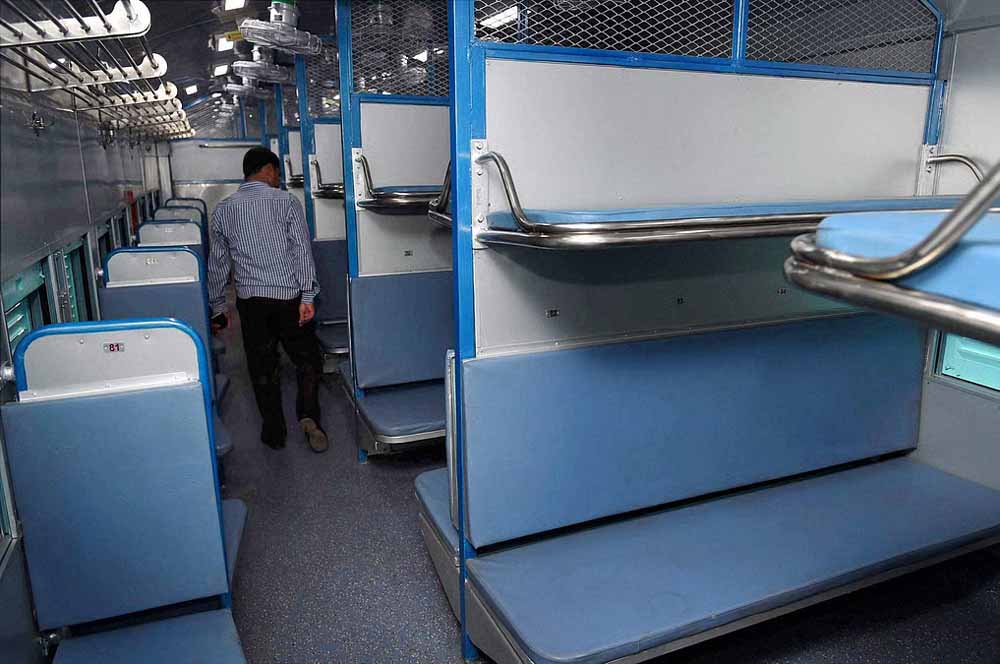 भारतीय रेलवे का बड़ा कदम: जनरल कोच में भी हर घंटे सफाई, AI से होगी मॉनिटरिंग