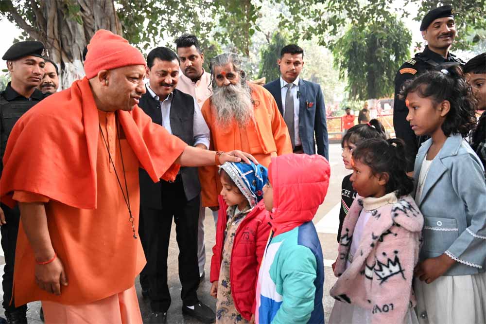 लोगों से बोले सीएम योगी – चिंता मत करें, हर समस्या का होगा समाधान, सबकी होगी भरपूर मदद