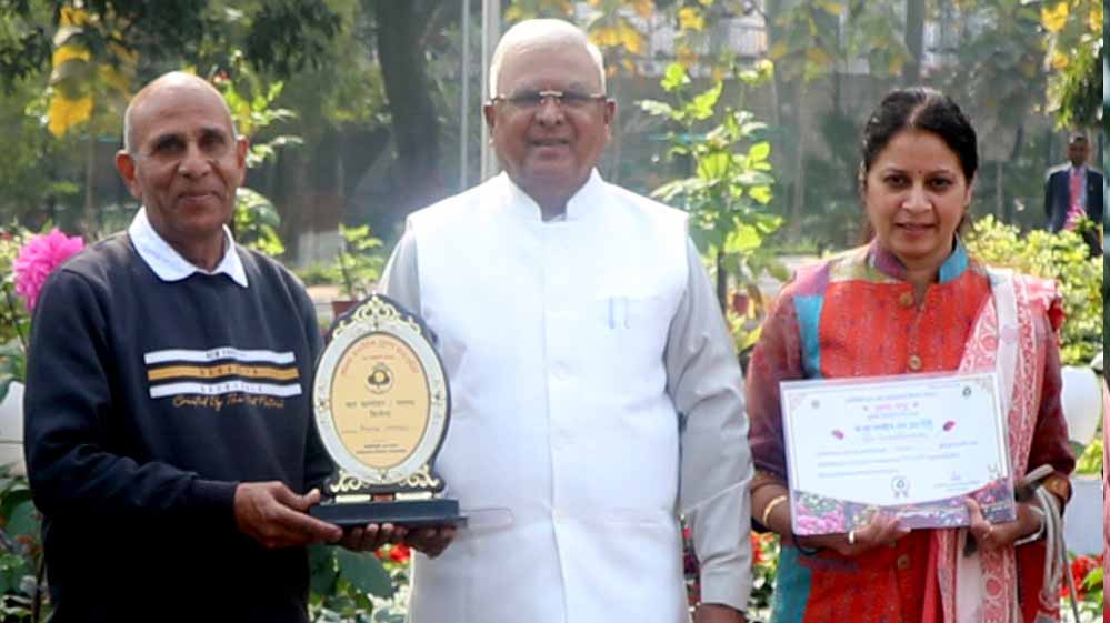 राज्यपाल पटेल ने लोक भवन में 63 पुरस्कृत पुष्प किस्मों का किया अवलोकन, कहा- “मेहनत और निष्ठा का प्रतिफल है पुरस्कार”