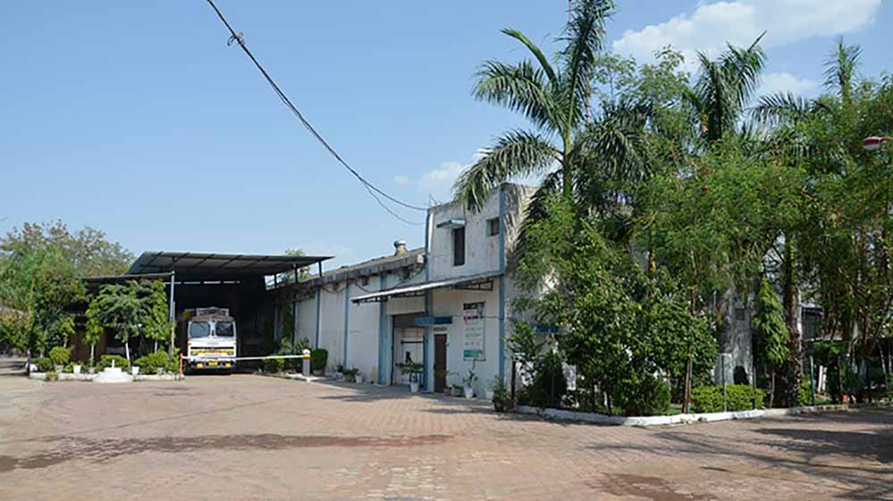 रायसेन जिले में सोम डिस्टलरीज के लाइसेंस निलंबित, अवैध शराब परिवहन मामले में बड़ी कार्रवाई