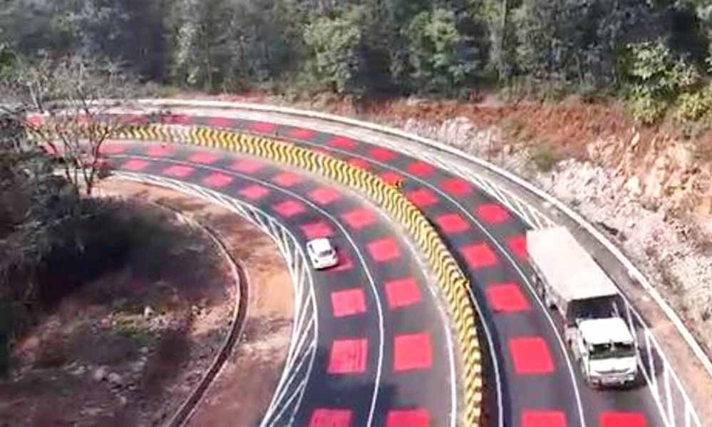 लाल सड़क पर लगा ग्रहण, जानवरों की सुरक्षा को खतरा, चोर चोरी कर रहे एलईडी साइन बोर्ड और वायर फेंसिंग