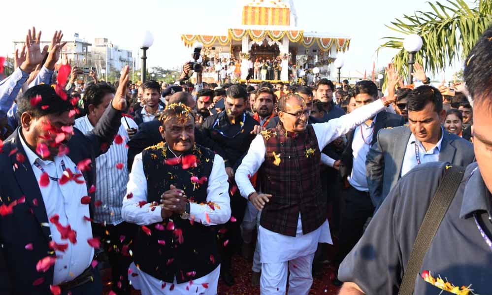 सागर के रुद्राक्ष धाम में रामकथा में शामिल हुए शिवराज सिंह, भूपेंद्र सिंह को बताया सौभाग्यशाली