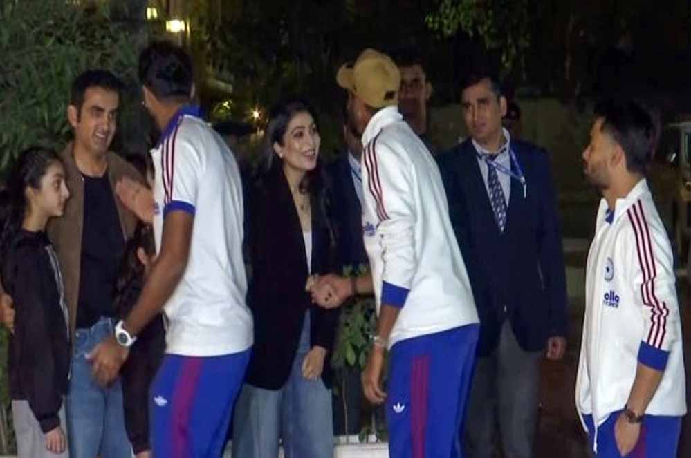 टीम इंडिया का दिल छू लेने वाला पल: गंभीर के घर खिलाड़ियों और सपोर्ट स्टाफ का मिलन