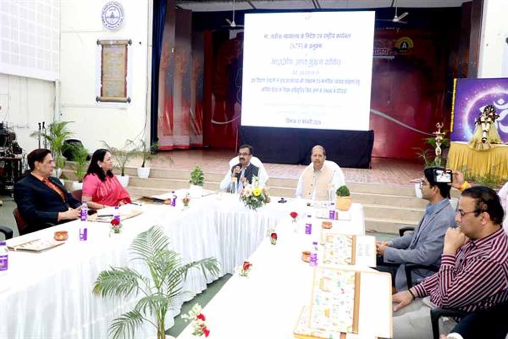 विद्यार्थियों के मानसिक स्वास्थ्य को लेकर कोचिंग संस्थानों के लिए नए नियमों पर मंथन