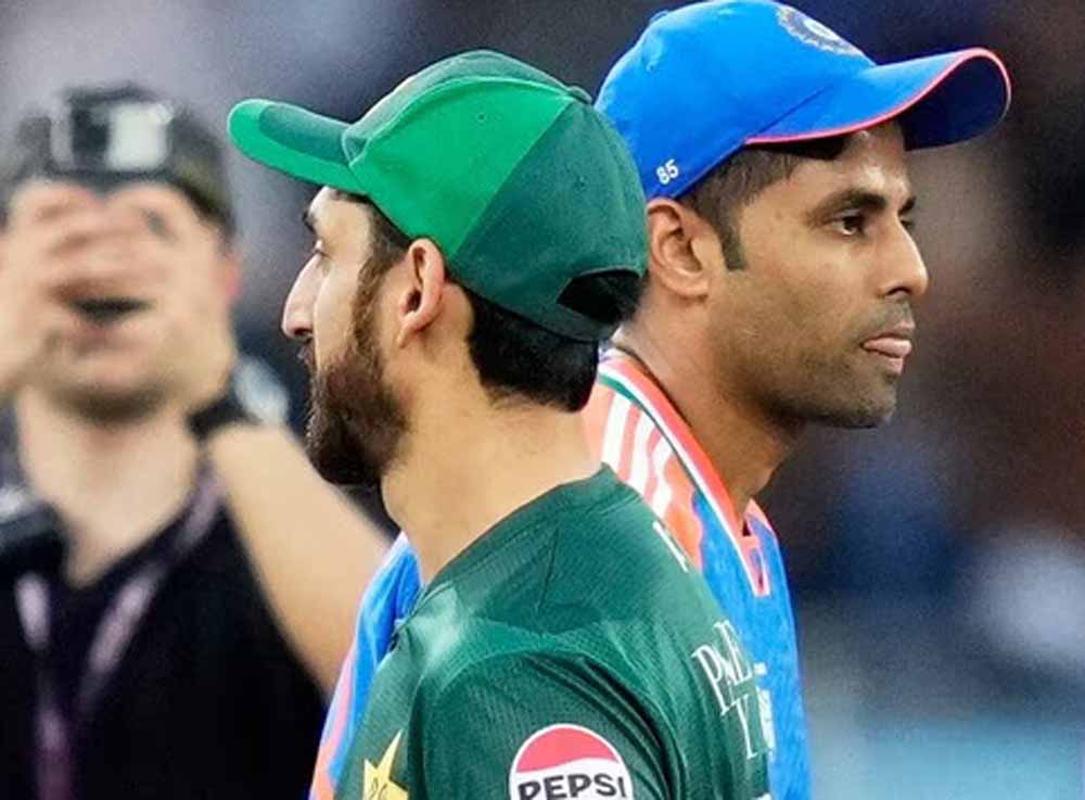 भारत-पाक मुकाबले पर पिघला पाकिस्तान, ICC की सख्ती लाई असर