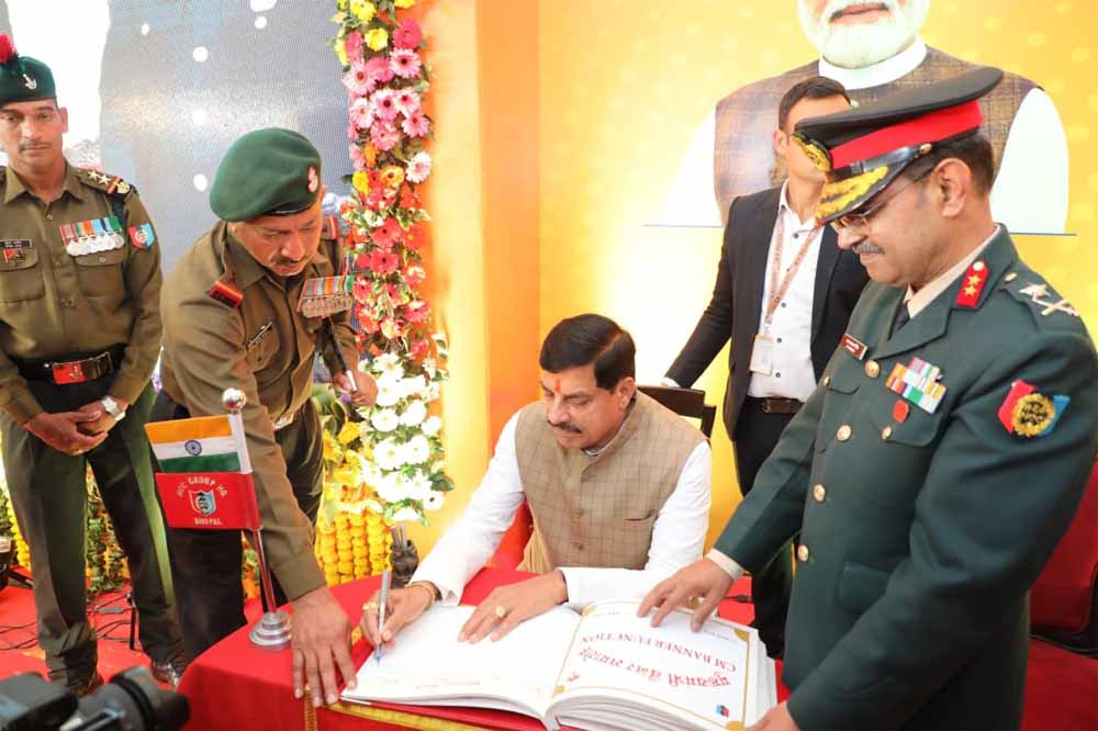 मुख्यमंत्री डॉ. यादव ने गणतंत्र दिवस शिविर एवं परेड में भाग लेने वाले एनसीसी कैडेट्स और कैम्प में