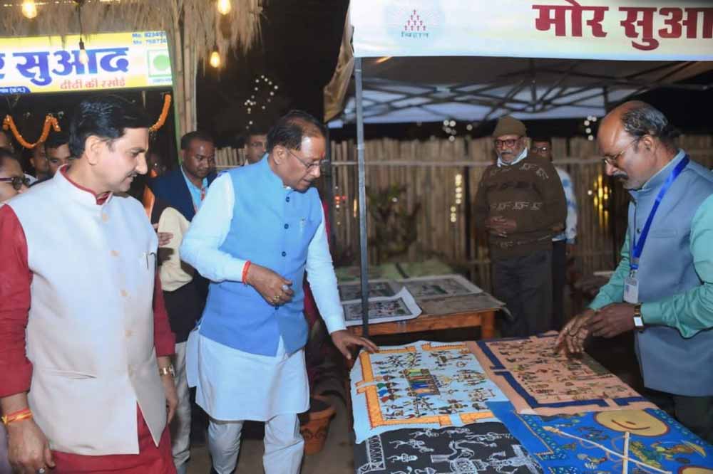 राज्यपाल डेका और CM साय ने अधिकारियों को गुणवत्ता पूर्ण निर्माण के दिए निर्देश, काफिला रोककर देखी NH-30 के कार्य की प्रगति