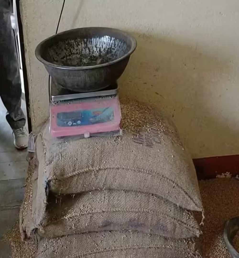 बायोमेट्रिक लेकर भी हितग्राहियों को नहीं दिया राशन, सेल्समैन का बड़ा कारनामा