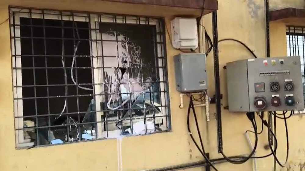 गुस्साए ग्रामीणों ने मक्का प्लांट में घुसकर की तोड़-फोड़, कोंडागांव में अपशिष्ट से फसल हुई खराब