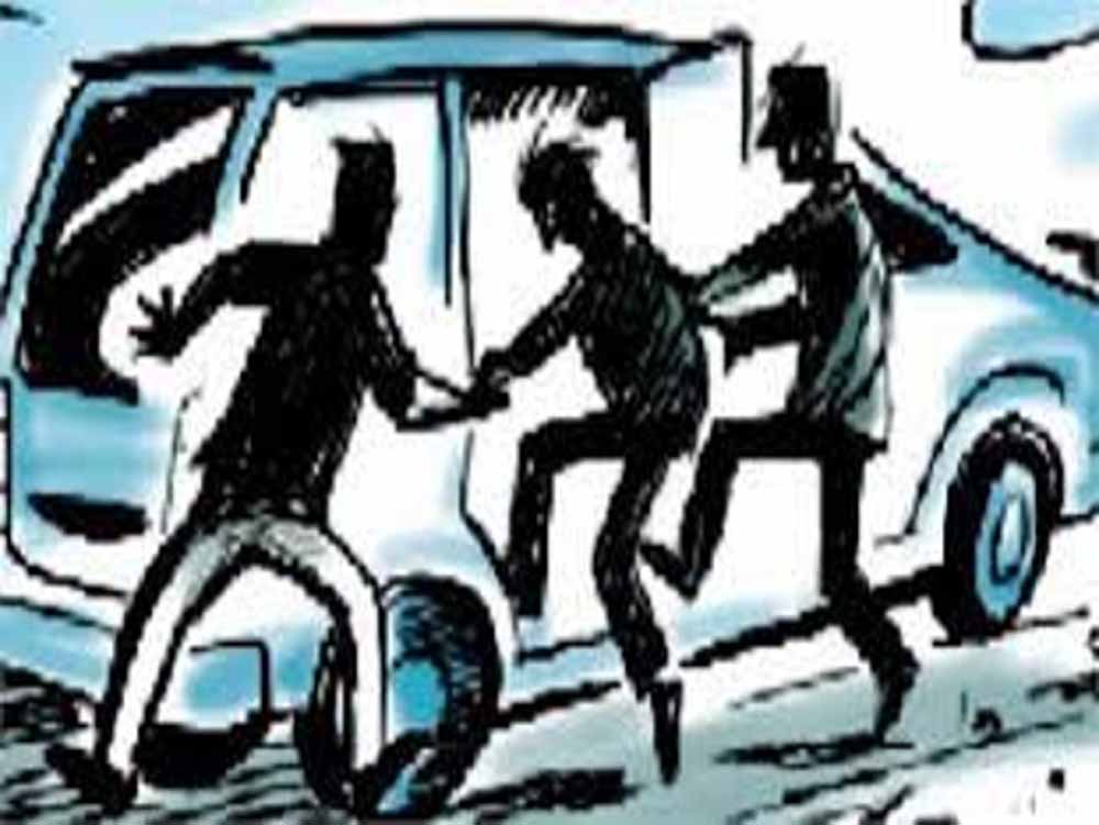 2 नाबालिग समेत तीन आरोपी  गिरफ्तार, गर्लफ्रेंड को लेकर 12वीं के छात्र का अपहरण