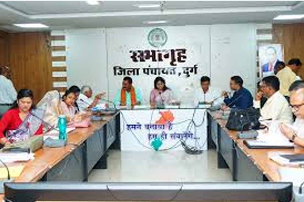 सीईओ ने दिए वेतन काटने का आदेश, दुर्ग जिला पंचायत की बैठक में 16 पंचायत सचिव नदारद