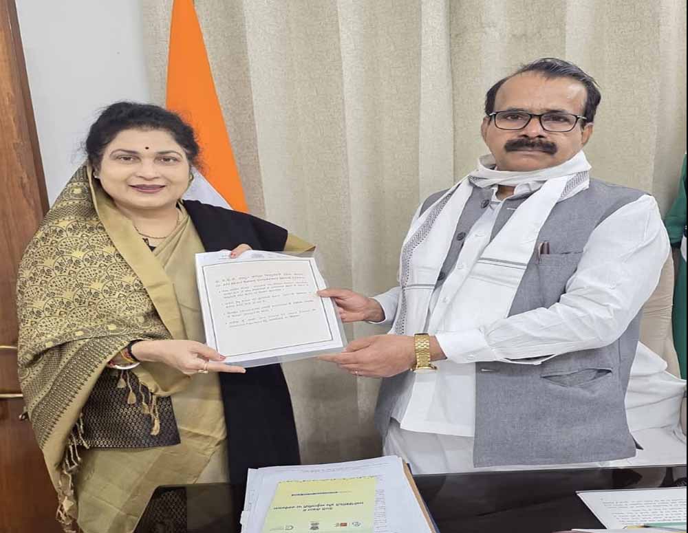 केंद्रीय राज्यमंत्री कुरियन से राज्यमंत्री  कृष्णा गौर ने की भेंट