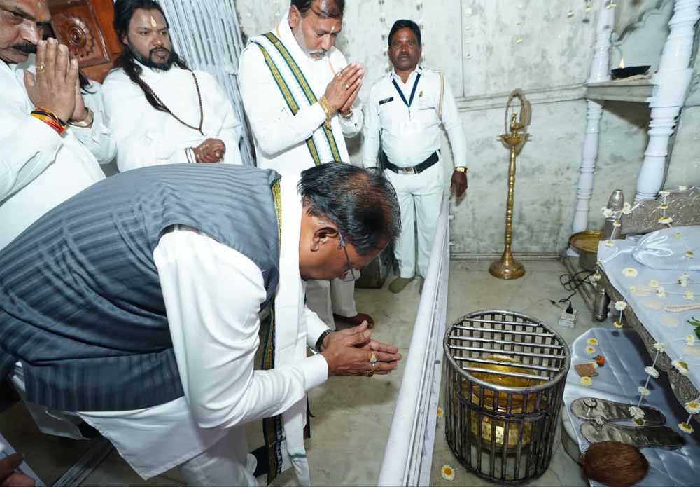 गुरूदर्शन व पूजा-अर्चना कर प्रदेशवासियों की खुशहाली व समृद्धि का लिया आशीर्वाद