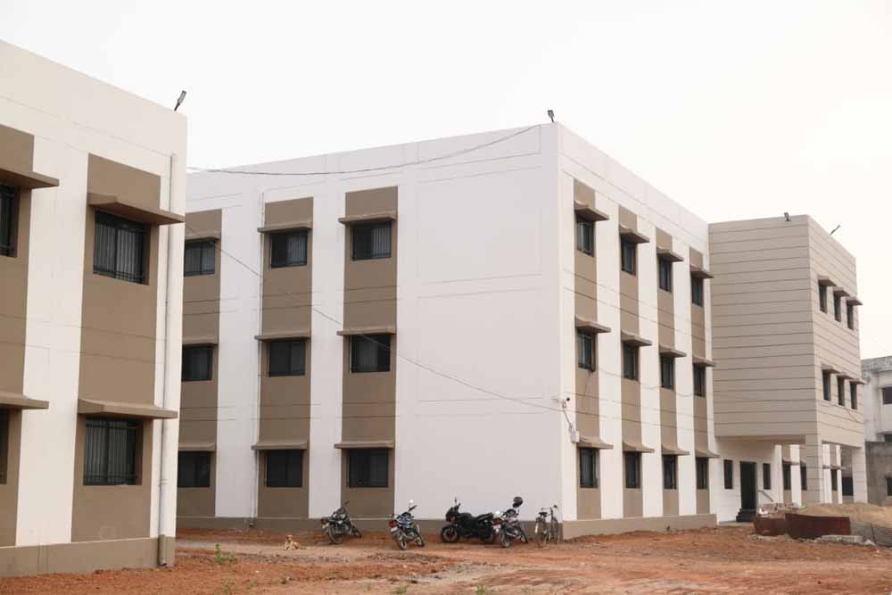 सड्डू और डूंडा में लगभग 1000 सीटों के 5 हॉस्टल भवन बनकर तैयार