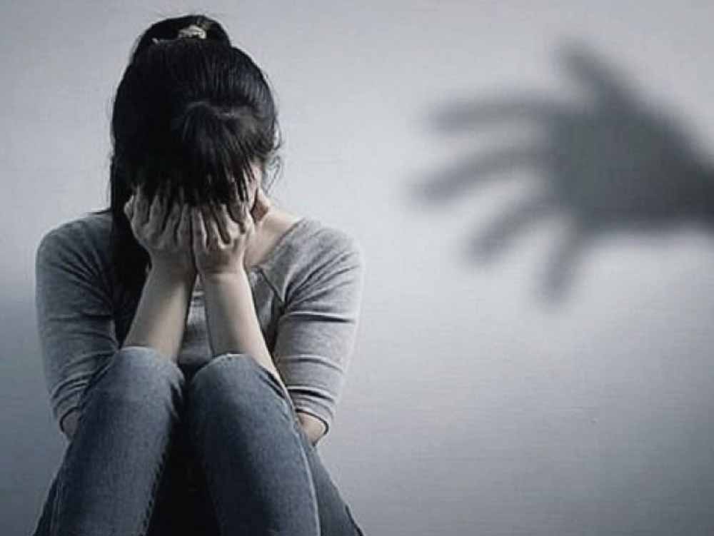 इंदौर मामला: कोचिंग सेंटर में छात्रा से छेड़छाड़ का आरोप, गुस्साए परिजनों ने मैनेजर को पीटा