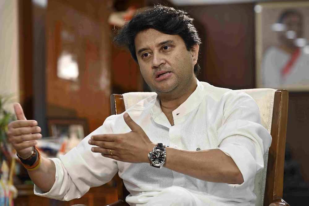 Jyotiraditya सिंधिया ने राइजिंग भारत समिट 2026 में कहा, मोबाइल और टेक्नोलॉजी अब आम जनता के लिए