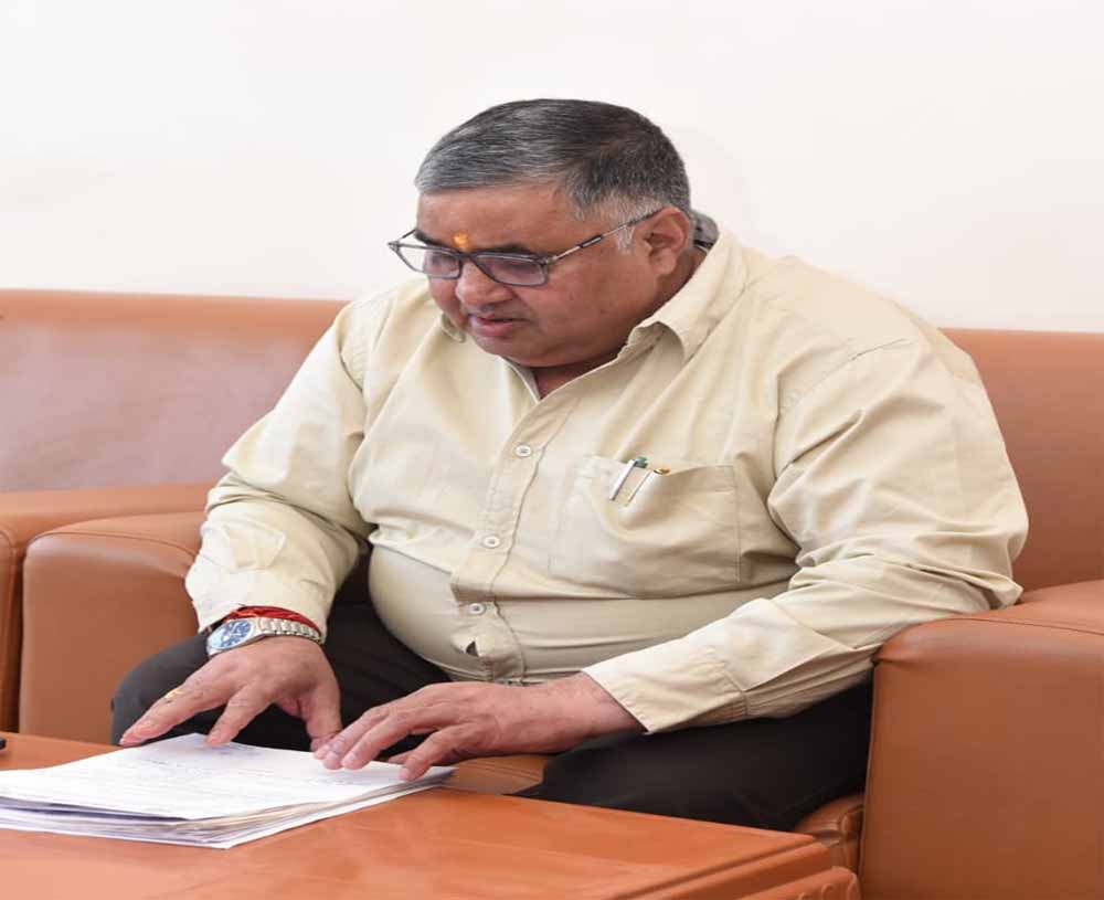 लखनपुर में जनसंपर्क तेज: पर्यटन एवं संस्कृति मंत्री ने लोगों से मुलाकात कर सुनी समस्याएं