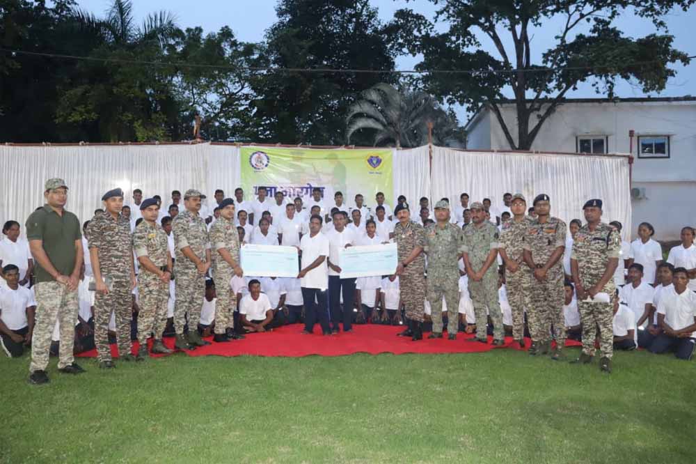 नक्सल मोर्चे पर बड़ी सफलता: अमित शाह के दौरे से पहले 103 नक्सलियों का सरेंडर, करोड़ों के इनामी भी