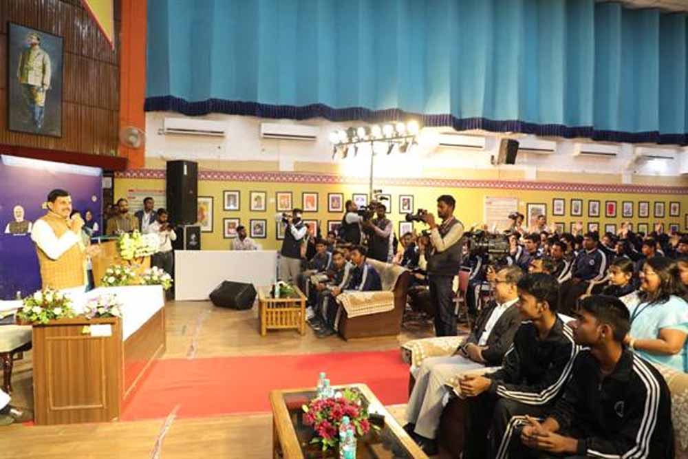 आप देश का भविष्य हैं, अपने कौशल और प्रदर्शन में सुधार करें, खुद को निखारें