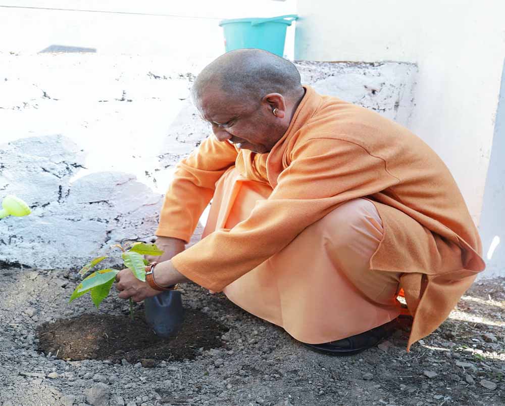 उत्तराखंड दौरा: मुख्यमंत्री ने बिथ्याणी (यमकेश्वर) महाविद्यालय का निरीक्षण किया