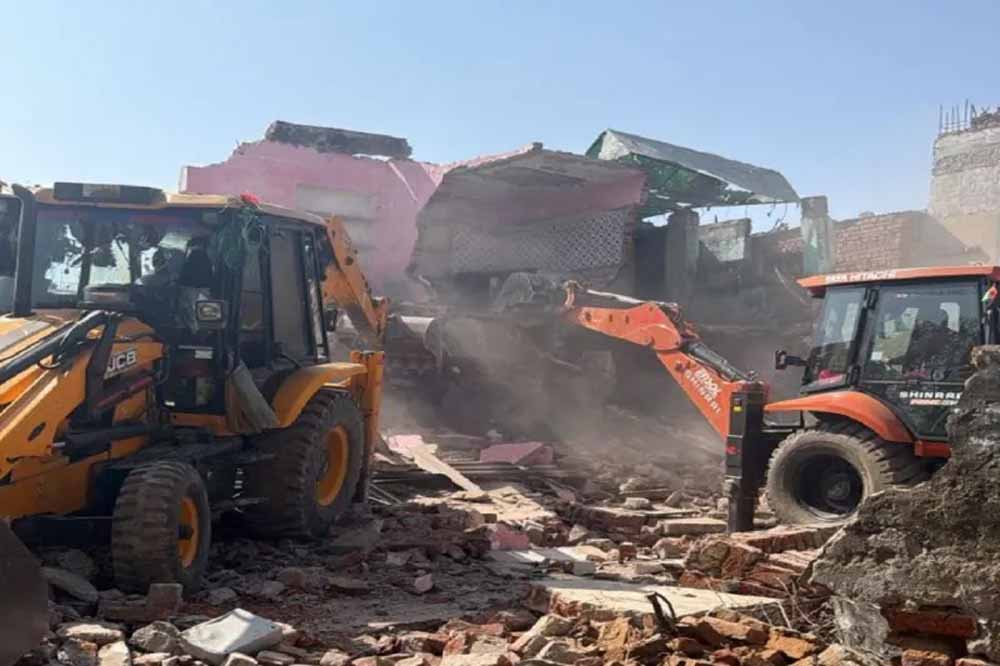 दो मंजिला अवैध मकान पर चला बुलडोजर, जयपुर में ड्रग्स माफिया पर बड़ी कार्रवाई