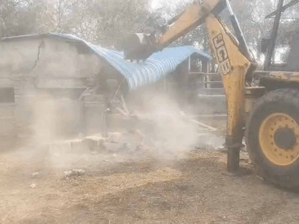 22 बीघा जमीन पर बने अवैध निर्माण ध्वस्त, कोटा में हिस्ट्रीशीटर से खाली कराई वन भूमि