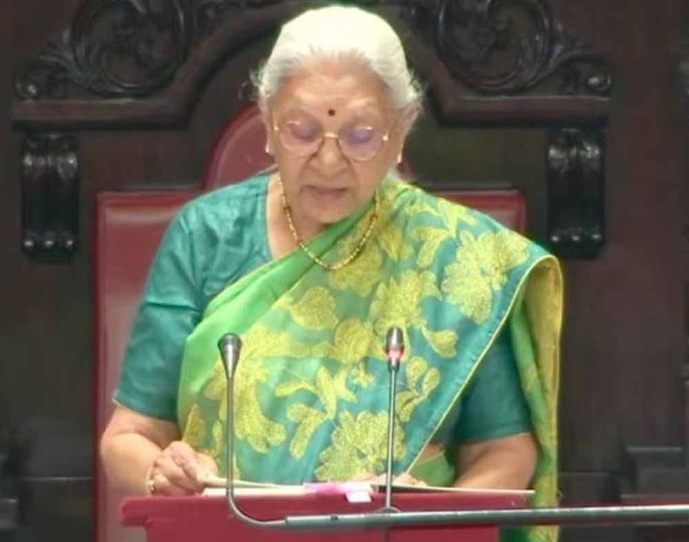 उत्तर प्रदेश विधानमंडल के बजट सत्र के प्रथम दिन दोनों सदनों के संयुक्त अधिवेशन को राज्यपाल आनंदीबेन पटेल ने किया संबोधित