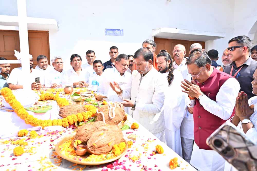 पवित्र जैतखाम की पूजा-अर्चना और गुरु घासीदास बाबा का पुण्य स्मरण कर प्रदेशवासियों की सुख समृद्धि और खुशहाली की कामना की