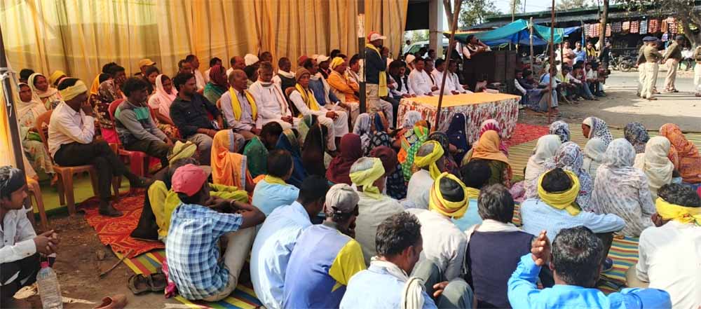 लीलाटोला में शराब दुकान हटाने को लेकर जोरदार धरना प्रदर्शन, ग्रामीणों में आक्रोश