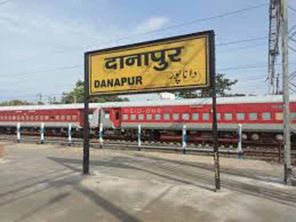 पश्चिम मध्य रेल के जबलपुर एवं सतना स्टेशनों पर ठहराव