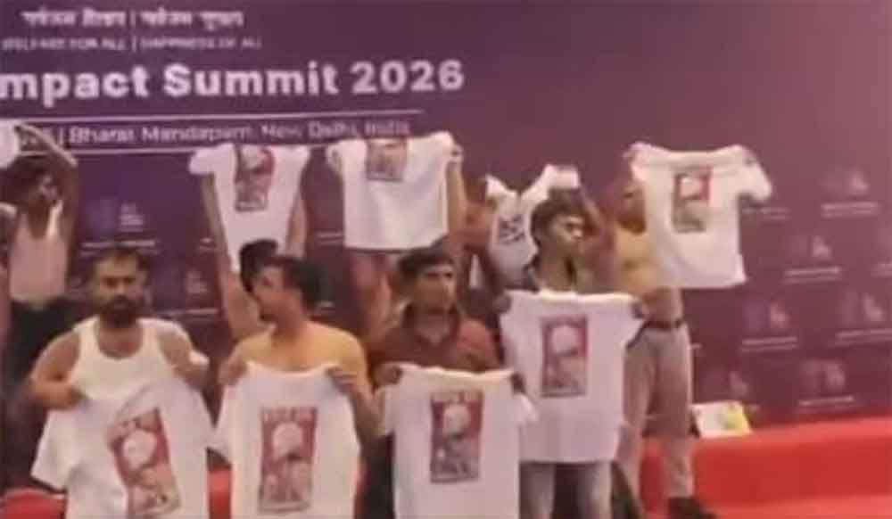 PM विरोध में यूथ कांग्रेस का अनोखा प्रदर्शन, AI समिट में शर्टलेस प्रोटेस्ट से मचा हड़कंप, कई गिरफ्तार