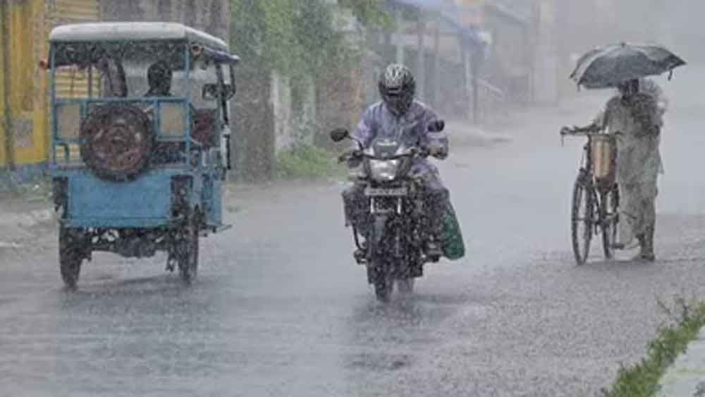 Heavy Rain Alert: IMD ने जारी की चेतावनी, कम दबाव के कारण इन राज्यों में मूसलाधार बारिश की संभावना
