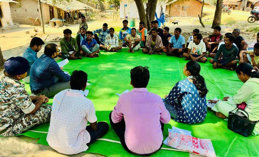 मिशन कनेक्ट से सुकमा में सुदृढ़ हुआ जनविश्वास : इमली के पेड़ तले सजी चौपाल