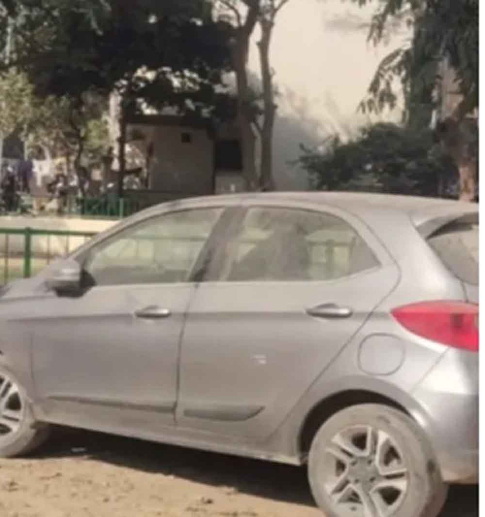 प्यार का खौफनाक अंत: नोएडा में कार के अंदर कपल मृत, गोलीकांड से मची दहशत